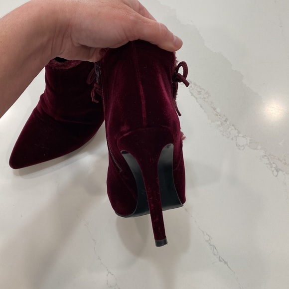 Excellent Condition Lashes Stuart Weitzman Maroon Velvet Ankle Boots - Picture 8 of 12